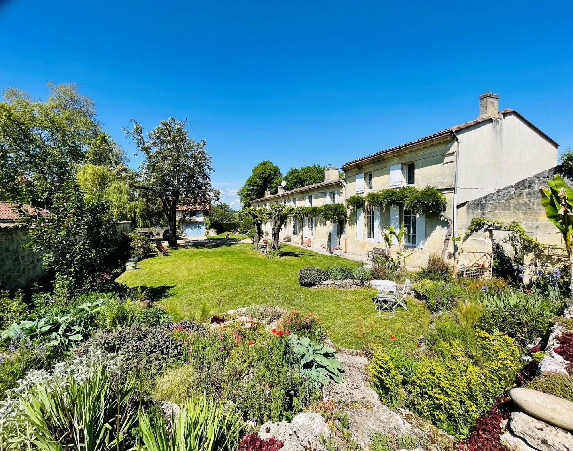 La Vigne D'Or Bed & Breakfast Teuillac Exterior photo